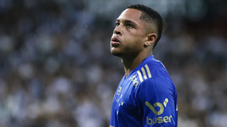 Vitor Roque jogador do Cruzeiro comemora seu gol durante partida contra o Atletico-MG no estadio Mineirao pelo campeonato Mineiro 2022.