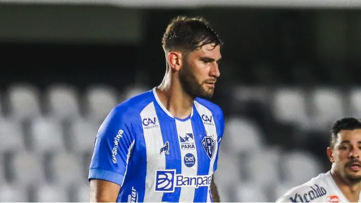 Yeferson Quintana jogador do Paysandu durante partida contra o Santos no estadio Vila Belmiro pelo campeonato Brasileiro B 2024. Reinaldo Campos/AGIF