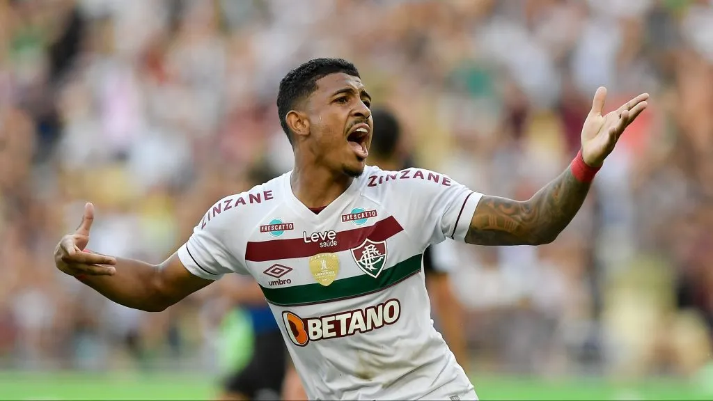 Kennedy entra na mira do Corinthians. Foto: Thiago Ribeiro/AGIF