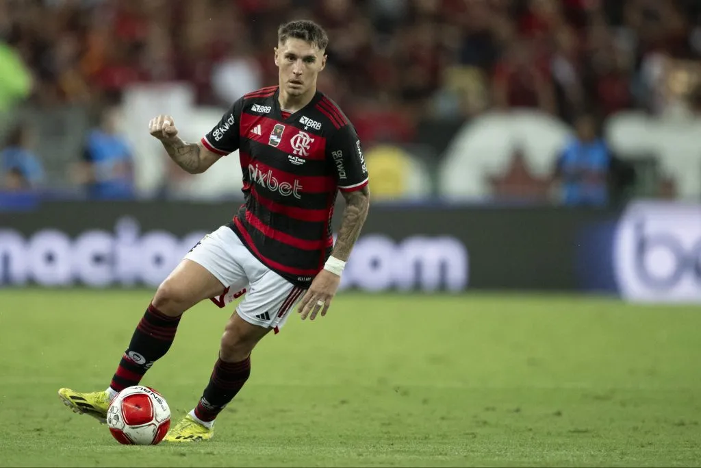 Guillermo Varela, lateral do Flamengo. Foto: Jorge Rodrigues/AGIF
