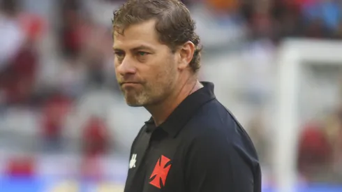 Rafael Paiva tecnico do Vasco durante partida contra o Athletico-PR no estadio Arena da Baixada pelo campeonato Brasileiro A 2024. Foto: Gabriel Rosa Machado/AGIF