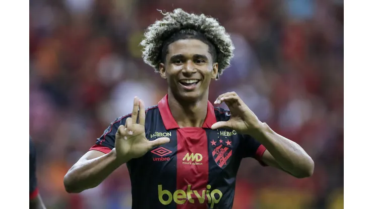 Pedro Lima jogador do Sport comemora seu gol durante partida contra o Treze no estadio Arena Pernambuco pelo campeonato Copa Do Nordeste 2024. Rafael Vieira/AGIF