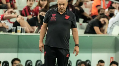 James Freitas enquanto tecnico do Athletico-PR durante partida contra o Uniao- PR no estadio Arena da Baixada pelo campeonato Paranaense 2022. Foto: Robson Mafra/AGIF