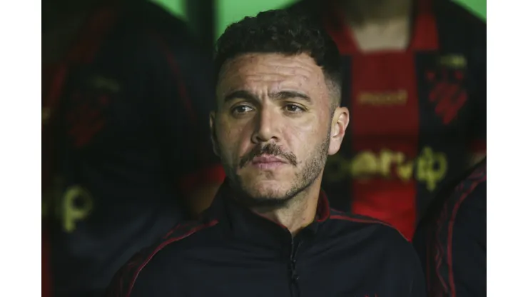 Mairano Soso tecnico do Sport durante partida contra o Coritiba no estadio Couto Pereira pelo campeonato Brasileiro B 2024. Gabriel Rosa Machado/AGIF