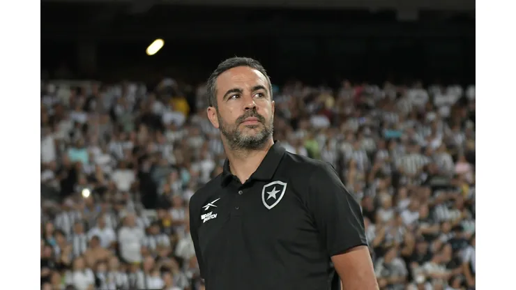 Artur Jorge fez mudanças diferentes na equipe - Foto: Thiago Ribeiro/AGIF