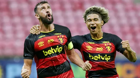 Luciano Castanho jogador do Sport comemora seu gol durante partida contra o Murici no estadio Arena Pernambuco pelo campeonato Copa Do Brasil 2024. Rafael Vieira/AGIF