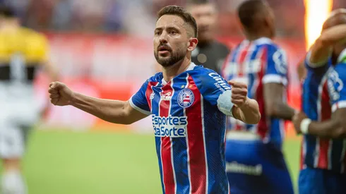 Everton Ribeiro jogador do Bahia comemora gol com jogadores do seu time durante partida contra o Criciuma no estadio Arena Fonte Nova pelo campeonato Copa Do Brasil 2024. Jhony Pinho/AGIF