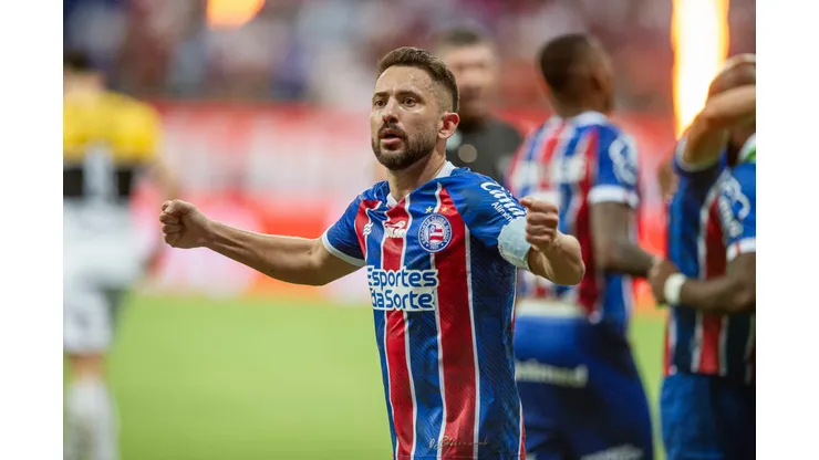 Everton Ribeiro jogador do Bahia comemora gol com jogadores do seu time durante partida contra o Criciuma no estadio Arena Fonte Nova pelo campeonato Copa Do Brasil 2024. Jhony Pinho/AGIF