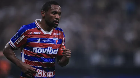 Tinga durante confronto contra o Corinthians na Neo Química Arena no Brasileirão de 2023.