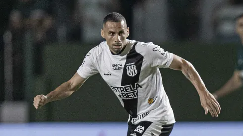 Dudu Vieira jogador do Ponte Preta durante partida no estádio Serrinha pelo campeonato Brasileiro B 2024. Heber Gomes/AGIF