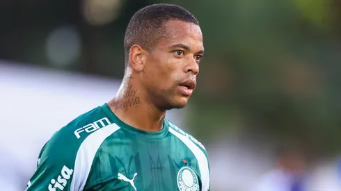 Caio Paulista jogador do Palmeiras durante partida contra o Santo Andre no estadio Bruno Jose Daniel pelo campeonato Paulista 2024. Lateral já está sofrendo pressão. Foto: Marcello Zambrana/AGIF
