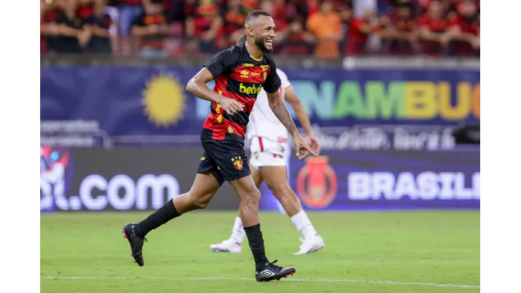 Gustavo Coutinho chegou a três gols na Série B - Foto: Rafael Vieira/AGIF
