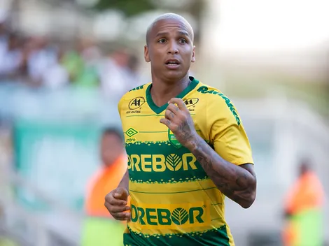 'Destino' de Deyverson chega voando ao Vasco 