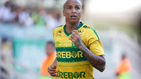 Deyverson jogador do Cuiabá comemora seu gol durante partida contra o Luverdense no estádio Arena Pantanal pelo campeonato Matogrossense 2023. Atacante tem futuro indefinido e novidade chegou ao Vasco da Gama. Foto: Gil Gomes/AGIF