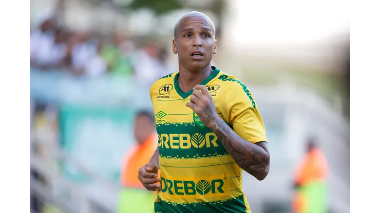 Deyverson jogador do Cuiabá comemora seu gol durante partida contra o Luverdense no estádio Arena Pantanal pelo campeonato Matogrossense 2023. Atacante tem futuro indefinido e novidade chegou ao Vasco da Gama. Foto: Gil Gomes/AGIF