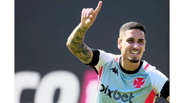 Praxedes no treino do Vasco da Gama no CT Moacyr Barbosa em 19 de agosto de 2023. Jogador recebeu pressão na web do Vasco. Foto: Daniel RAMALHO/VASCO