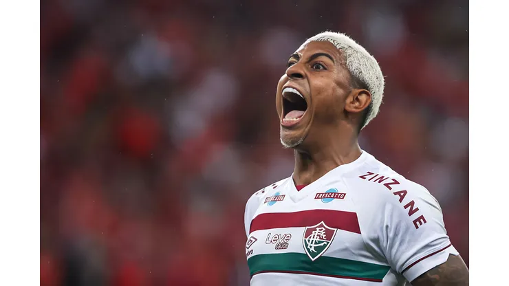 John Kennedy jogador do Fluminense comemora seu gol durante partida contra o Internacional no estádio Beira-Rio pelo campeonato Libertadores 2023. Atacante é pedido no Timão. Foto: Maxi Franzoi/AGIF