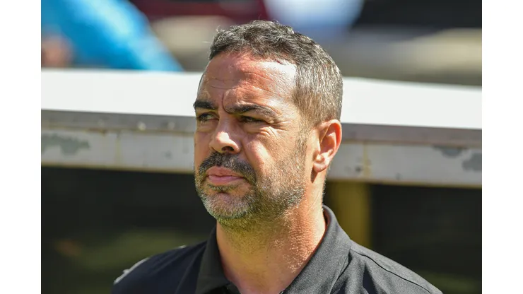 RJ - RIO DE JANEIRO - 28/04/2024 - BRASILEIRO A 2024, FLAMENGO X BOTAFOGO - Artur Jorge tecnico do Botafogo durante partida contra o Flamengo no estadio Maracana pelo campeonato Brasileiro A 2024. Foto: Thiago Ribeiro/AGIF