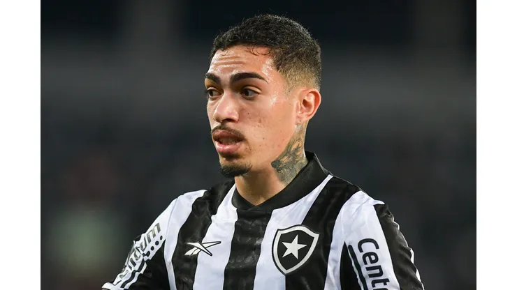 Hugo durante confronto conra o Universitário na Libertadores.