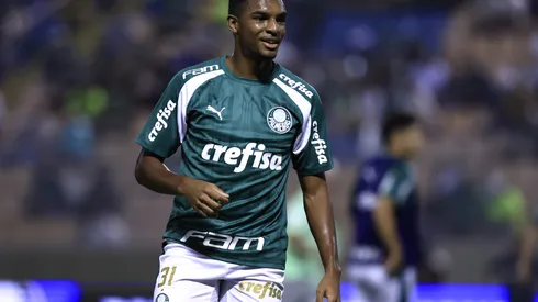 SP – BARUERI – 08/02/2024 – PAULISTA 2024, PALMEIRAS X ITUANO – Luis Guilherme jogador do Palmeiras durante aquecimento antes da partida contra o Ituano no estadio Arena Barueri pelo campeonato Paulista 2024. Foto: Marcello Zambrana/AGIF