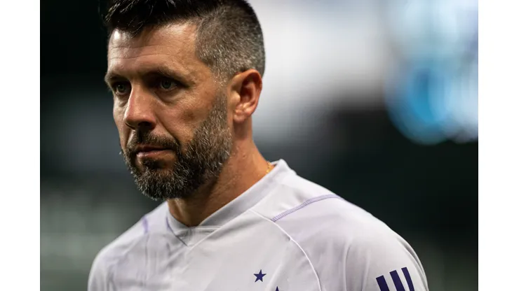 Pezzolano durante partida contra o América-MG no Campeonato Mineiro de 2023.