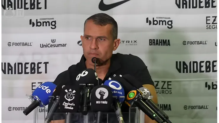 Bruno Lazaroni, auxiliar técnico durante coletiva de imprensa pós jogo. Foto: Reprodução Corinthians TV