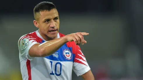 Alexis Sanchez deve ficar livre no mercado – Foto: Thiago Ribeiro/AGIF