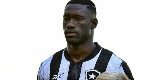 Bastos tem conseguido se destacar na defsa do Botafogo.