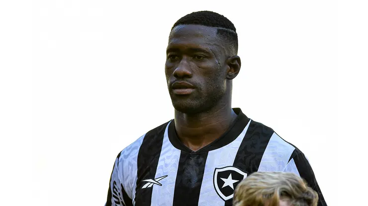 Bastos tem conseguido se destacar na defsa do Botafogo.