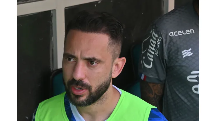 Everton Ribeiro durante confronto contra o Jequié no Campeonato Baiano.