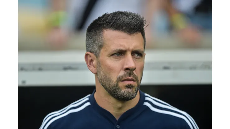 Paulo Pezzolano, ex- tecnico do Cruzeiro durante partida contra o Vasco no estadio Maracana pelo campeonato Brasileiro B 2022. Uruguaio pode fechar com o Vasco. Foto: Thiago Ribeiro/AGIF
