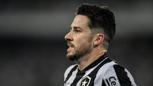 Gustavo Sauer atuando no Botafogo em 2023