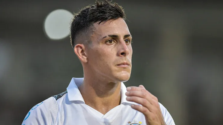 Pavon jogador do Grêmio durante partida contra o Vasco no estadio Sao Januario pelo campeonato Brasileiro A 2024.