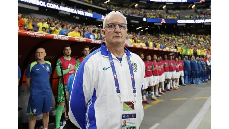 Dorival Júnior durante confronto contra o Paraguai na Copa América 2024.