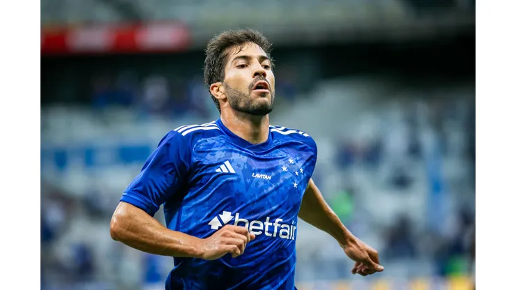 Lucas Silva durante confronto contra o Botafogo no Brasileirão 2024.