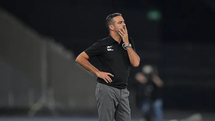 Jogadores se recuperam e Botafogo pode ter novidade contra o Vasco (Imagem: Thiago Ribeiro/AGIF)
