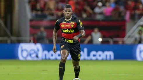Bahia quer fechar com Fábio Matheus, volante do Sport (Imagem: Rafael Vieira/AGIF)