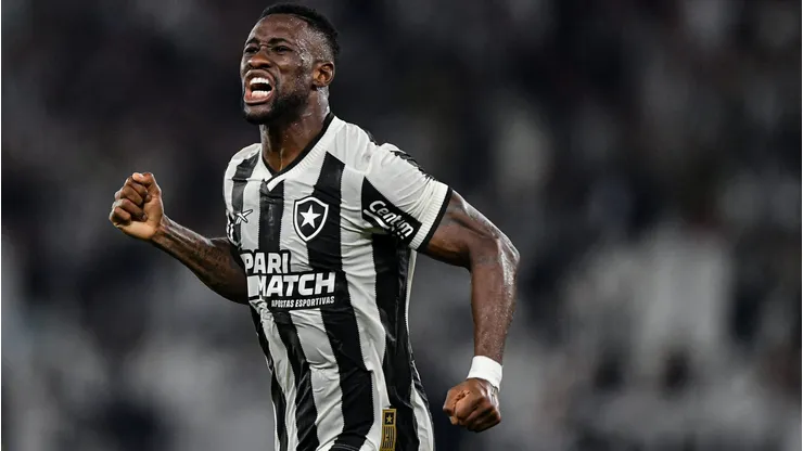 Bastos está garantido diante no clássico com Vasco,