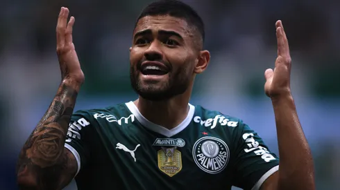 Bruno Tabata jogador do Palmeiras reclama com a arbitragem durante partida contra o Sao Paulo no estadio Arena Allianz Parque pelo campeonato Paulista 2023.