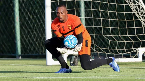 Arqueiro de 26 anos é o terceiro na posição no Leão.