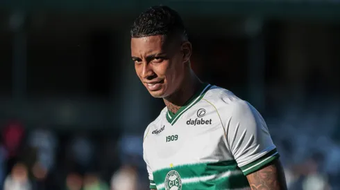 Atacante está perto de voltar a um clube brasileiro.