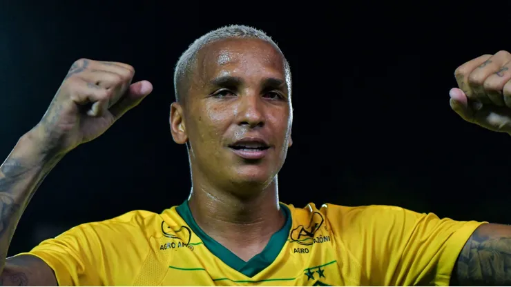 Deyverson deve jogar no Grêmio em breve.