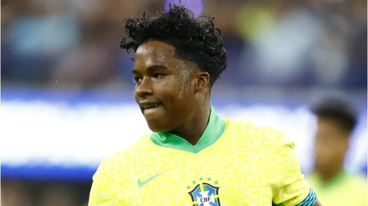 Endrick durante partida da Seleção Brasileira contra a Costa Rica pela estreia na Copa América.