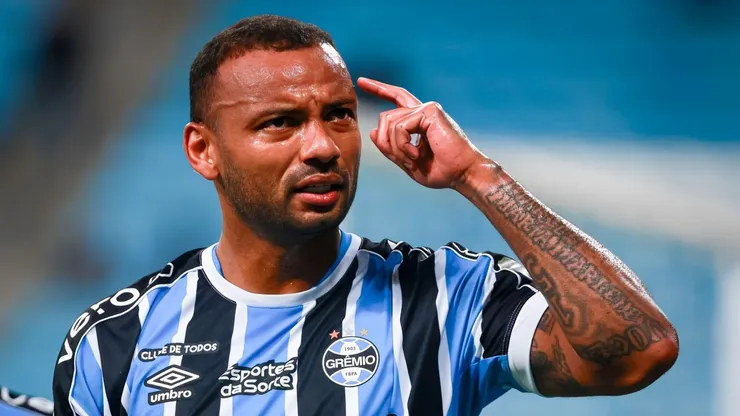 JP Galvão jogador do Grêmio comemora seu gol durante partida contra o São José no estádio Arena do Grêmio pelo campeonato Gaúcho 2024. Centroavante deu declaração sincera