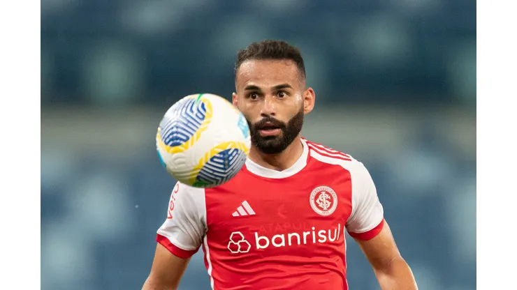 Thiago Maia durante confronto contra o Cuiabá no Campeonato Brasileiro de 2024.