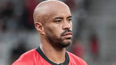 Thiago Heleno jogador do Athletico-PR durante execução do hino nacional antes da partida contra o Londrina no estadio Arena da Baixada pelo campeonato Paranaense 2024.