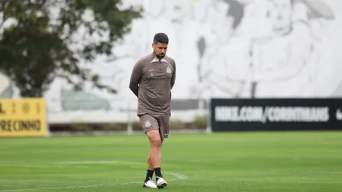 António Oliveira está balançando no cargo