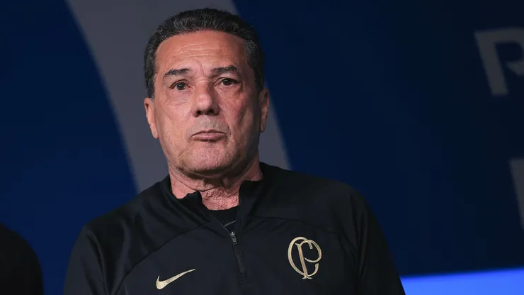 Vanderlei Luxemburgo técnico do Corinthians durante partida contra o Fortaleza no estádio Arena Corinthians pelo campeonato Copa Sul-Americana 2023. Foto: Ettore Chiereguini/AGIF