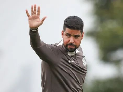 António Oliveira expõe clima no futebol do Corinthians: “Conturbado”