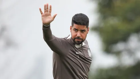 António Oliveira técnico do Corinthians durante treino no estádio CT Joaquim Grava.